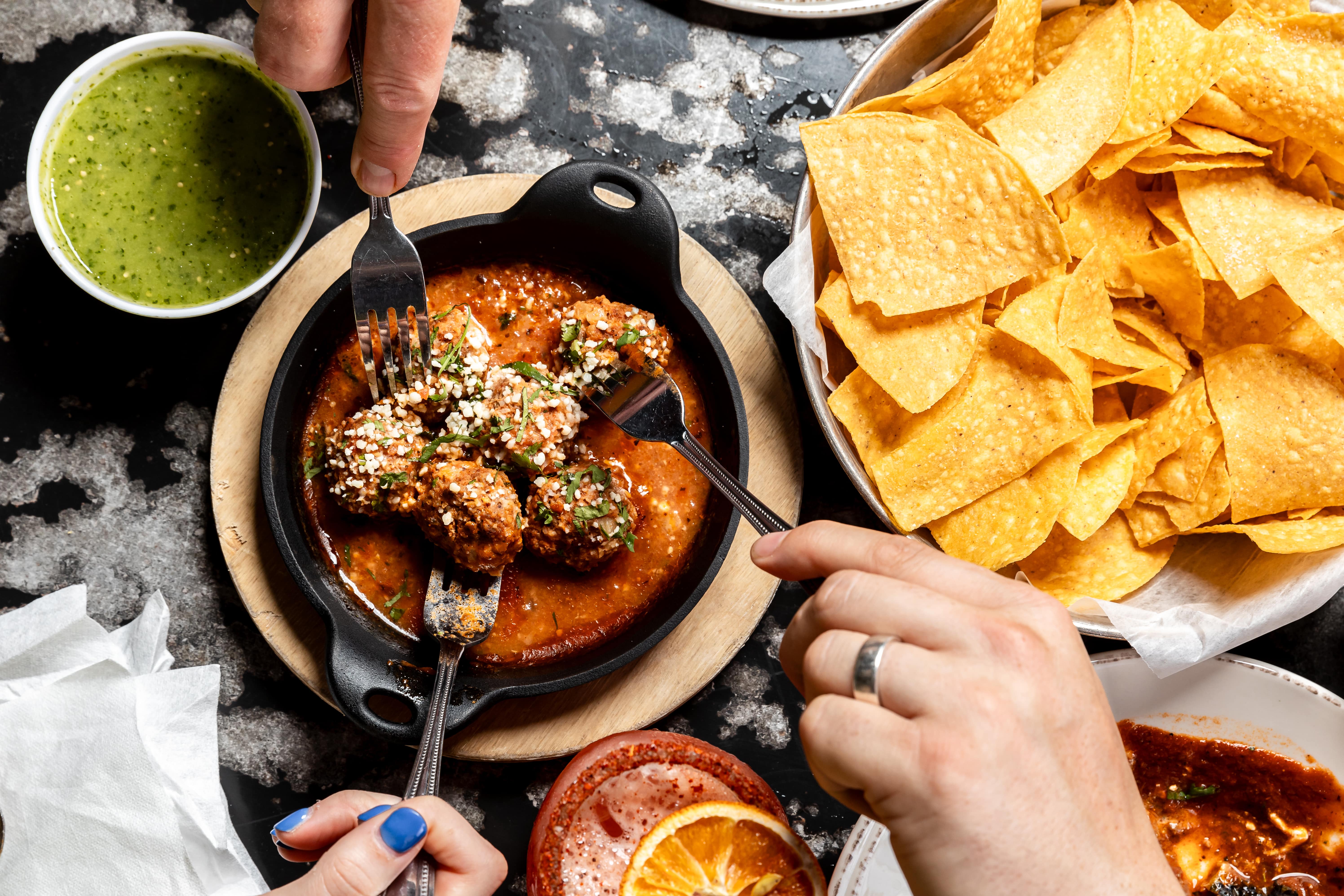 Albondigas and chips